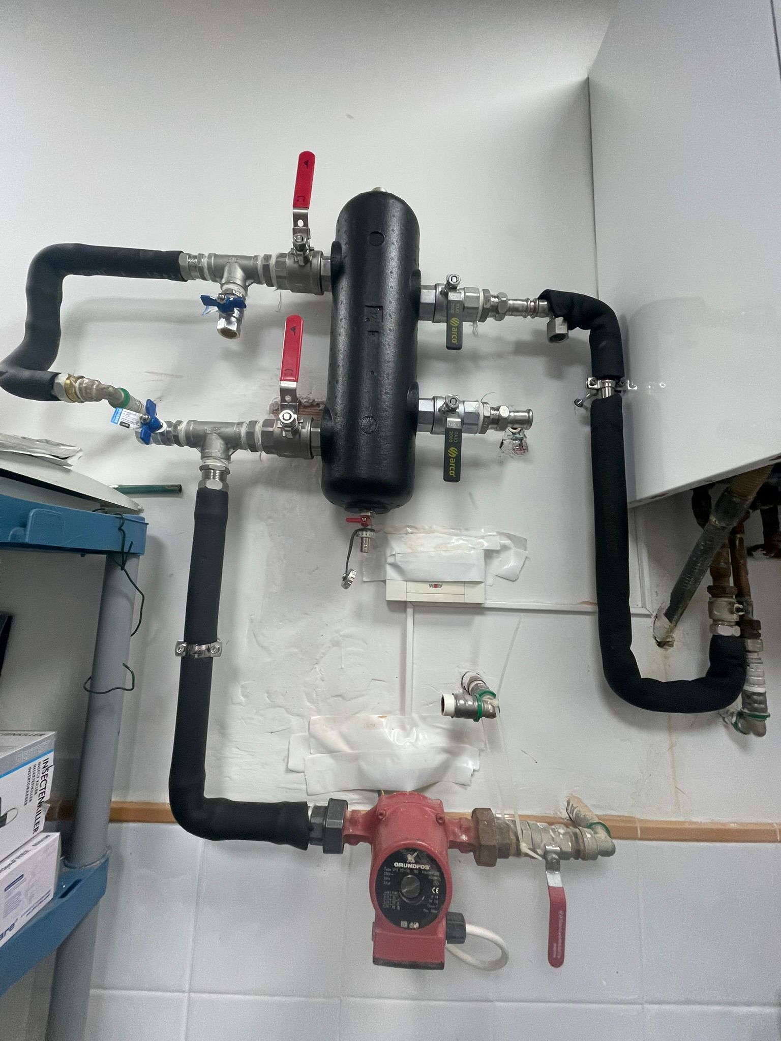 Detalle de instalación de descalcificador