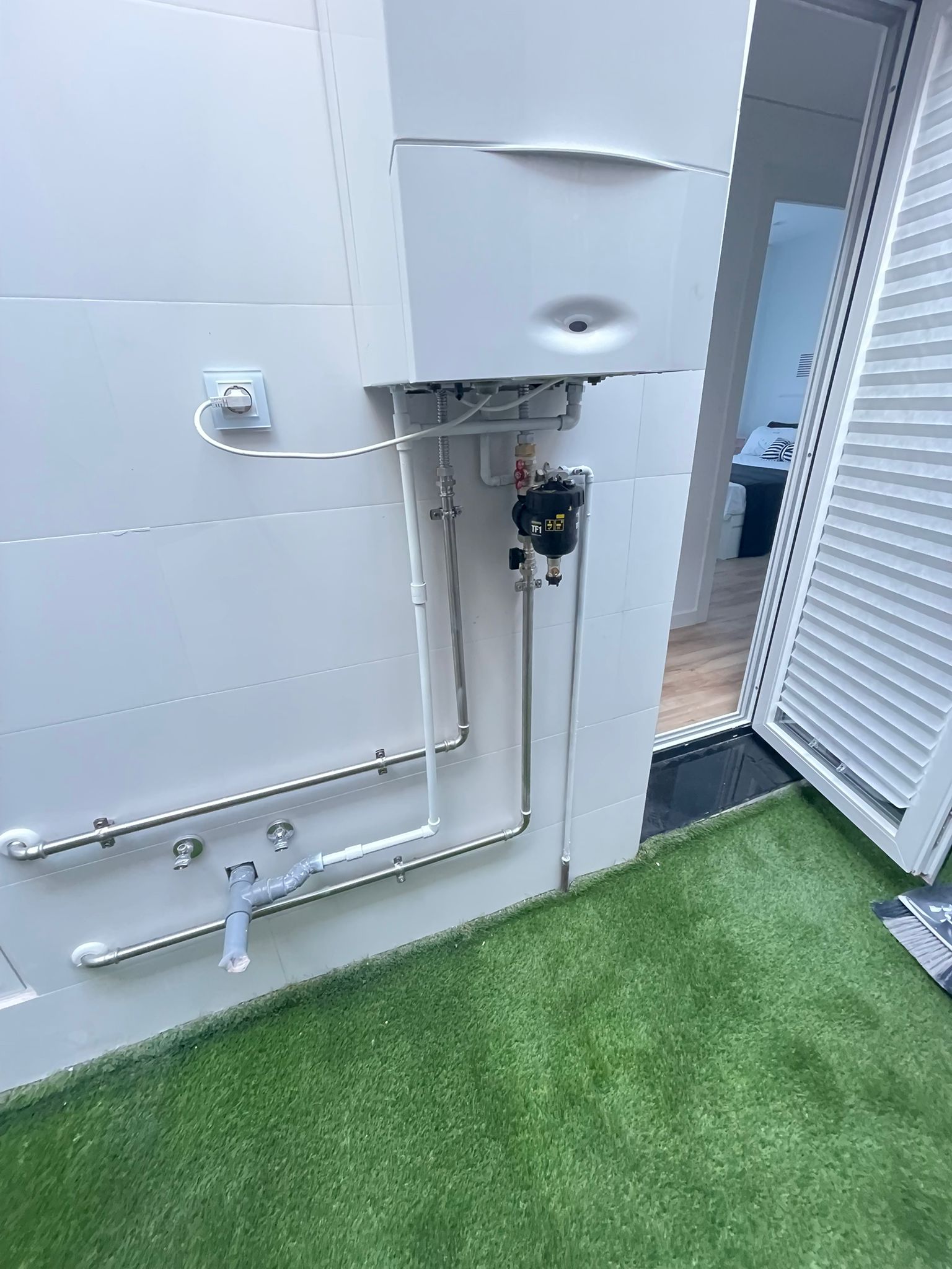 Segundo detalle de calentador de gas