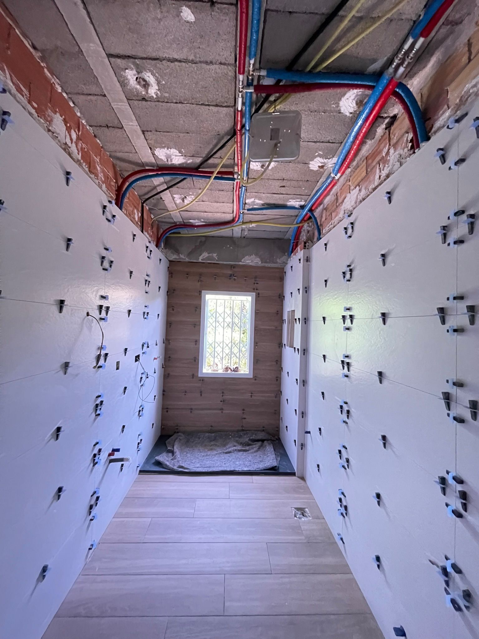Trabajo de instalación de suelo radiante